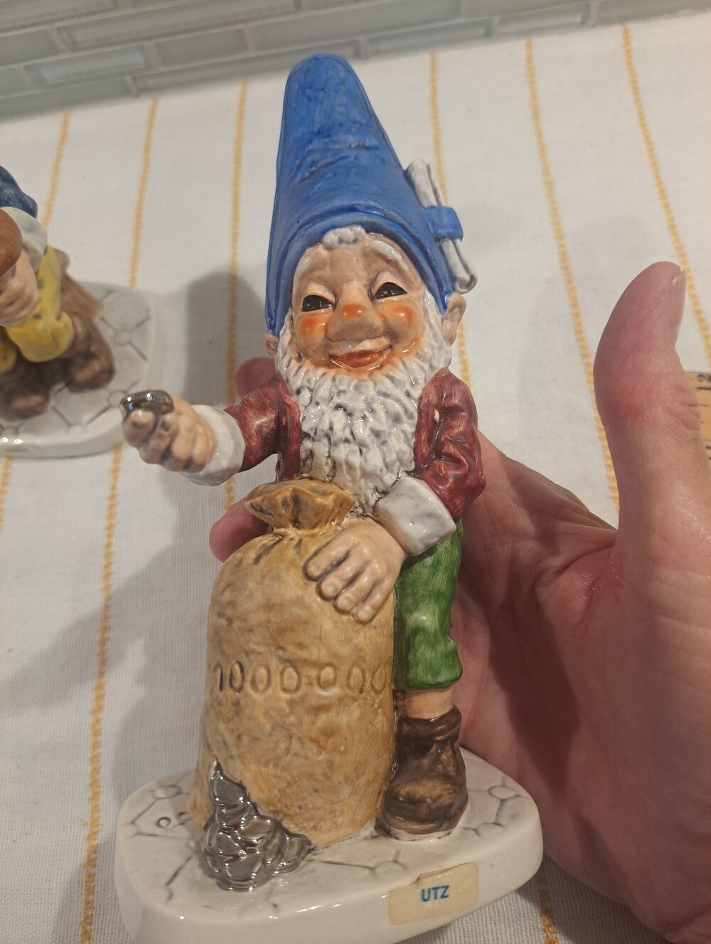 2 Vtg Goebel Co Boy Gnome Figurine Utz The Banker & Co Boys Porz Mushroom Picker - Picture 9 of 10